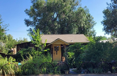 Hagerman Cottage | Cozy Cottage in the midst of Hot Springs and Waterfalls