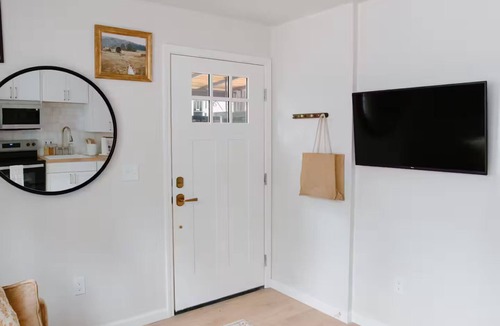 North End Cottage | Cozy Cottage in The North End Near Downtown