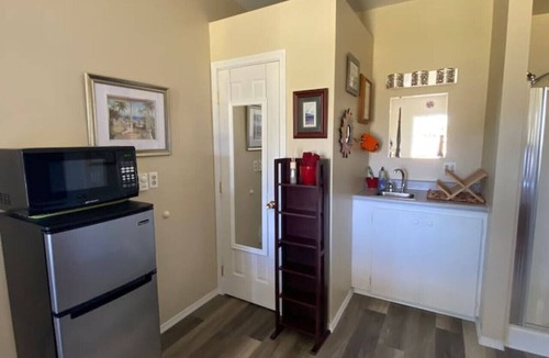 Sequim House | Cozy cottage near Olympic National Park, hiking trails & Dungeness River