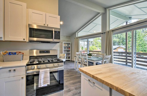Westport Cottage | Cozy Cottage on the Coast Near Downtown Westport!