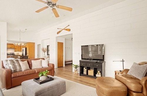 Puyallup Cottage | Cozy Cottage On the Puyallup River - Waterfront/Hot Tub