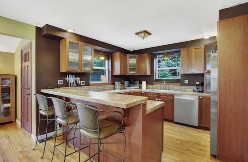 Mid-Beacon Hill House | Cozy Craftsman Retreat by Light Rail, Dog Friendly