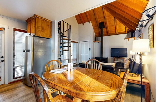 Sunriver House | Cozy Dog-Friendly Home with Private Hot Tub, Four SHARC Passes, Close to Village