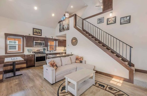 Dover Bay House | Cozy Dover Bay Pet Friendly Retreat - Sleeps 5