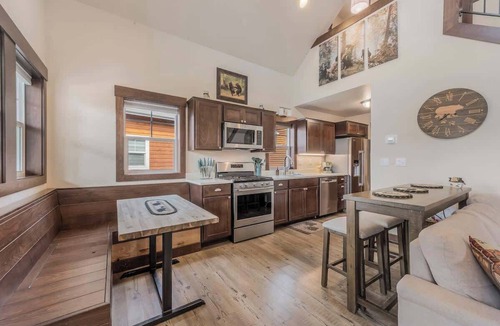 Dover Bay House | Cozy Dover Bay Pet Friendly Retreat - Sleeps 5