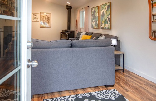 Garden District House | Cozy Downtown CDA Bungalow- Walk to Everything!