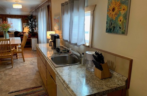 Burns House | Cozy downtown sanctuary.