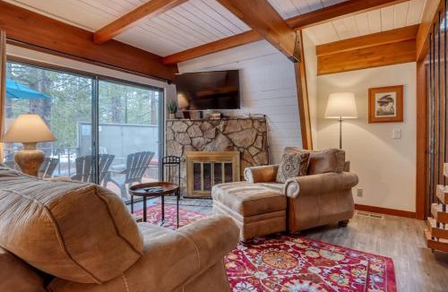Sunriver House | Cozy Family Cabin with Hot Tub Bikes Dog-Friendly Free WIFI with SHARC passes