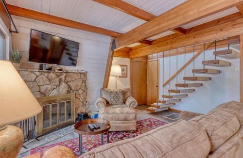 Sunriver House | Cozy Family Cabin with Hot Tub Bikes Dog-Friendly Free WIFI with SHARC passes