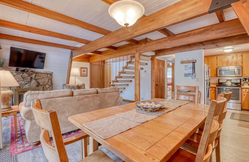 Sunriver Cabin | Cozy Family Cabin with Hot Tub, Bikes, Dog-Friendly, Free WIFI with SHARC passes