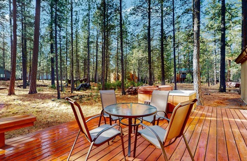 Black Butte Ranch House | Cozy family friend home w/private hot tub, gas grill & shared amenities