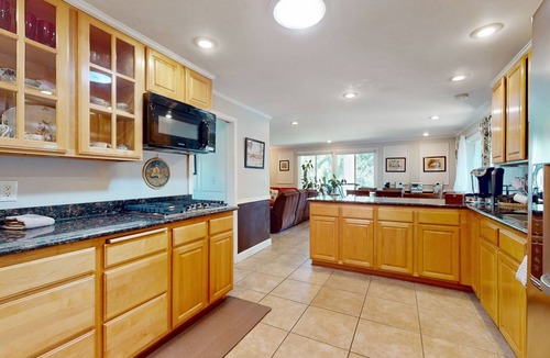 Lakewood House | Cozy family-friendly house with a dedicated workspace and gas grill