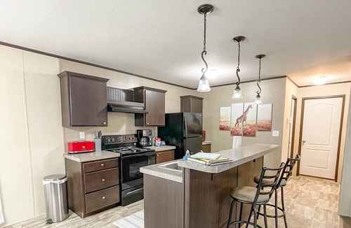 West Valley House | Cozy family home with great location and low fees.