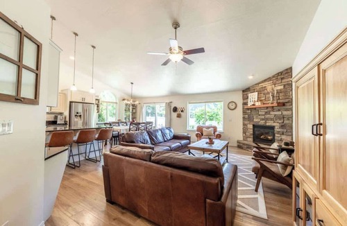 Coeur d'Alene House | Cozy Family Retreat Fire Pit, Playroom, And Games