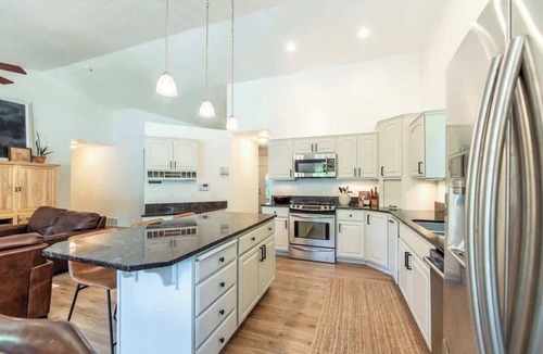 Coeur d'Alene House | Cozy Family Retreat Fire Pit, Playroom, And Games