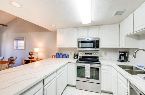Flagstaff Condo | Cozy Flagstaff Retreat w/Balcony & Mtn View!