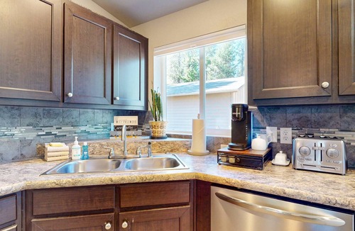 Three Rivers House | Cozy forest retreat near trails, slopes & Sunriver - perfect for year-round fun!