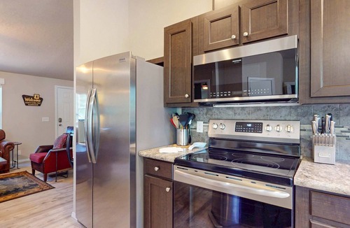 Three Rivers House | Cozy forest retreat near trails, slopes & Sunriver - perfect for year-round fun!
