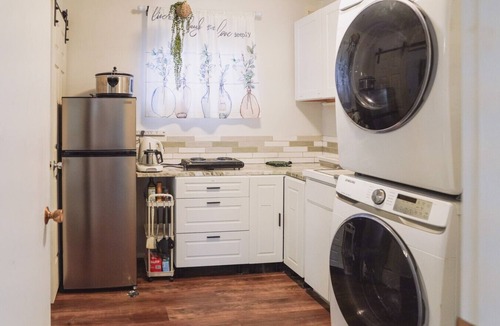 Oak Harbor House | Cozy Garden 4BR/1BA Lower Unit w/Ocean Views