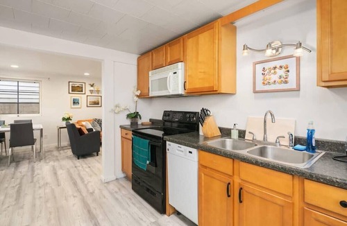 Bryant House | Cozy Getaway Yard Home - UW - Children Hospital