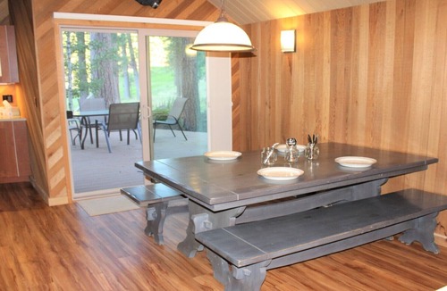 Black Butte Ranch House | Cozy golf course home with shared hot tub, pool and resort.