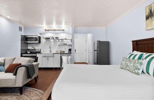 Bend House | Cozy Ground Floor Studio Near Downtown Bend