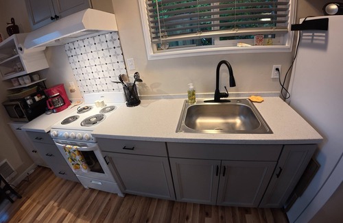 Shelton Apartment | Cozy Guest House for Nurses this fall who travel