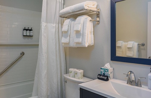 Rosario Hotel | Cozy Harborside Stay | Secluded Orcas Island Getaway- Harborside 2342