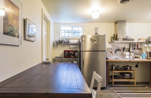 Whittier Heights Apartment | Cozy Hip Vintage Mil Apt In Ballard
