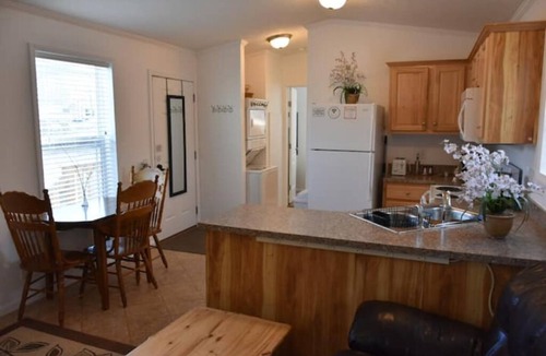 Gardiner House | Cozy Home by Yellowstone River Confluence.