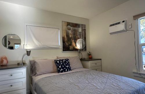 South Tacoma House | Cozy Home Conveniently Located with King Bed