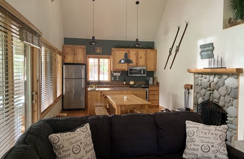Sunriver House | Cozy home in heart of Sunriver w/hot tub, close to Mt Bachelor