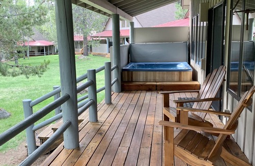 Sunriver House | Cozy home in heart of Sunriver w/hot tub, close to Mt Bachelor