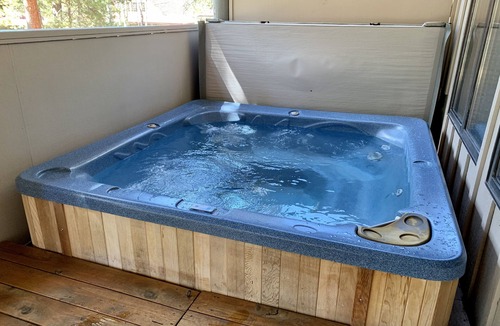 Sunriver House | Cozy home in heart of Sunriver w/hot tub, close to Mt Bachelor