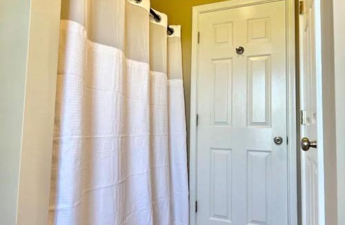 Richmond House | Cozy Home on Golf Course Near I75 and Bucee's