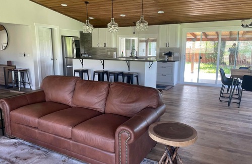 Horseshoe Bend House | Cozy home, sweeping views, minutes from biking, hiking, fishing, rafting.