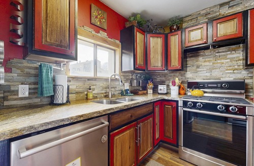 Ketchum Condo | Cozy home w/a full kitchen & grill - walking distance to River Run & Ketchum