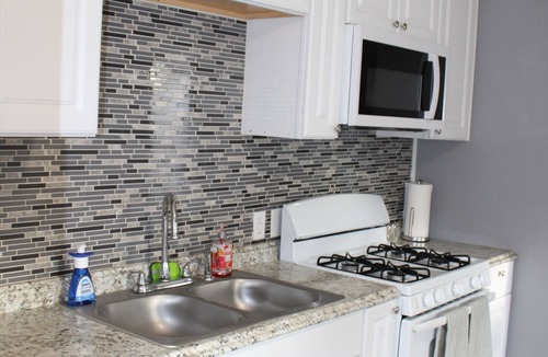 Bremerton House | Cozy home walking distance from the beach, festivals & Bremerton-Seattle ferry.