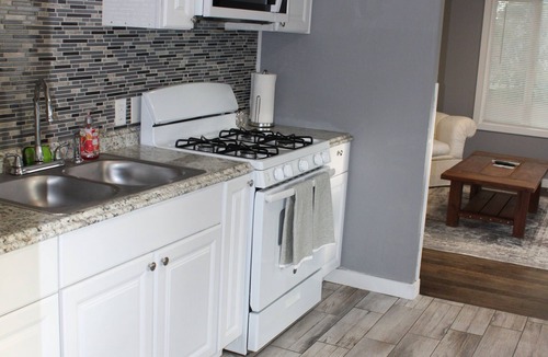Bremerton House | Cozy home walking distance from the beach, festivals & Bremerton-Seattle ferry.