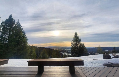 Georgetown House | Cozy home with amazing views, close to Discovery Ski Area. Pet Friendly