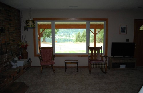 Metaline Falls House | Cozy Home with Million Dollar Mountain and River View