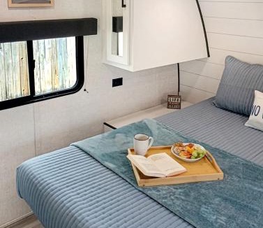 Manson House | Cozy Jayco Travel Trailer Bungalow with Bunk Beds & Fire Pit Near Lake Chelan – Manson, WA
