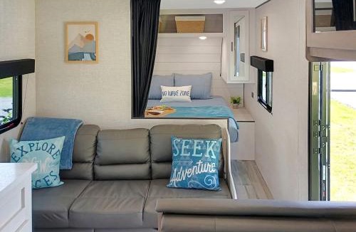 Manson House | Cozy Jayco Travel Trailer Bungalow with Bunk Beds & Fire Pit Near Lake Chelan – Manson, WA