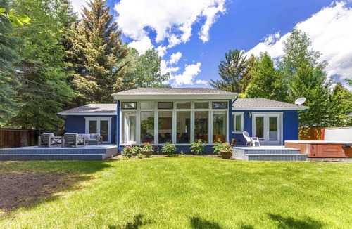 Sun Valley House | Cozy Ketchum Home - Dog-Friendly Yard, Hot Tub!