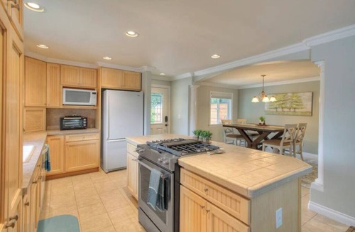 Bonney Lake House | !Cozy Lake Tapps guesthouse with Fireplace!
