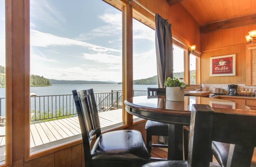 Worley Cabin | Cozy Lakefront Cabin w/Private Dock & 2 Boat Slips on Lake Coeur d'Alene