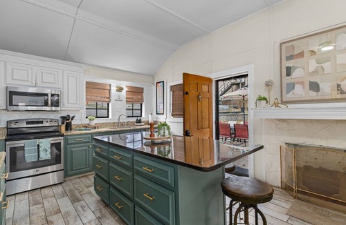 Muscle Shoals House | Cozy Lakefront Near RTJ Golf w Lift + Pet Friendly