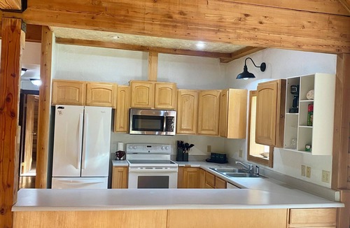 Forks Cabin | Cozy large cabin with sleeping loft in Forks WA