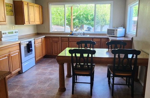Oxbow House | Cozy little cabin in the heart of Hells Canyon, with boat parking.