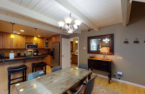Tennis Village Condo | Cozy Lodge Condo with A/C, BBQ & Steps Away From Spa